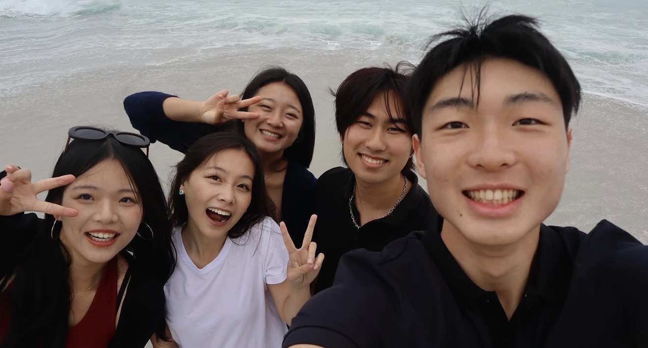 A selfie with friends on the beach